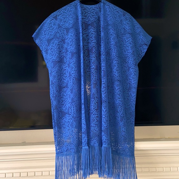 LACE SHRUG DUSTER or BEACH COVERUP - Picture 1 of 6